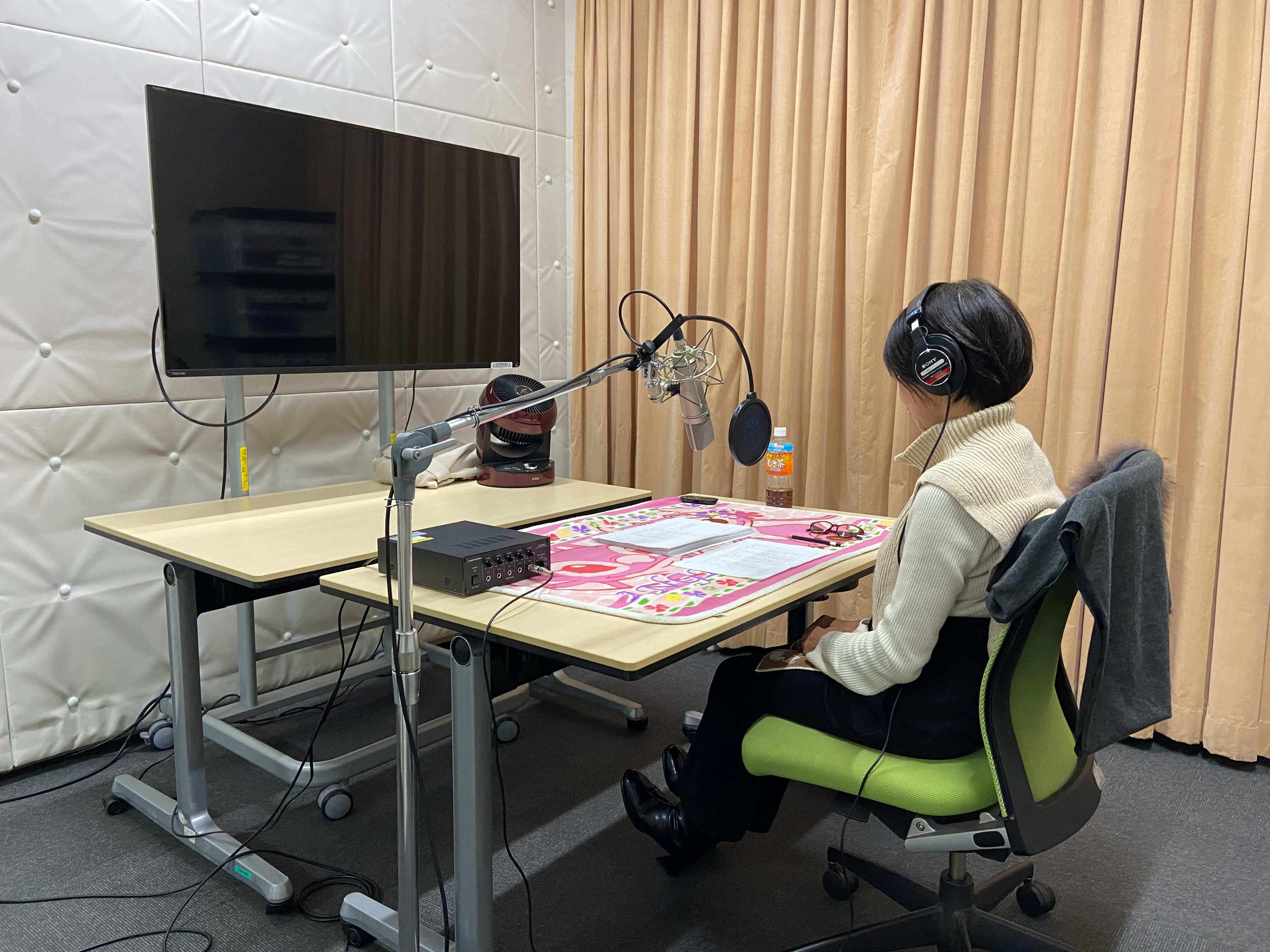 Kumiさん於錄音室中的照片